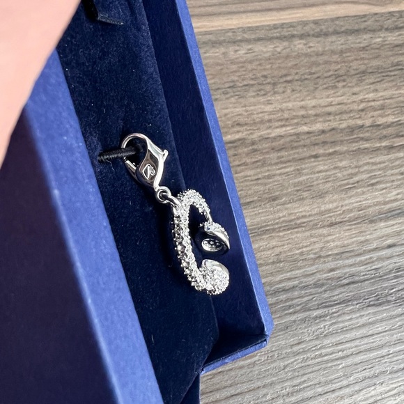 Swarovski head phones charm - Picture 3 of 3
